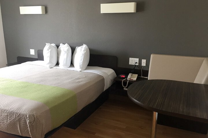 Room 11 of 36