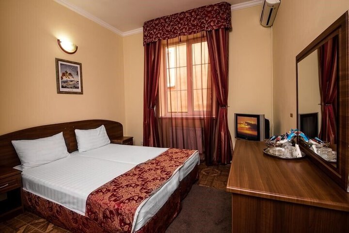 Room 13 of 44