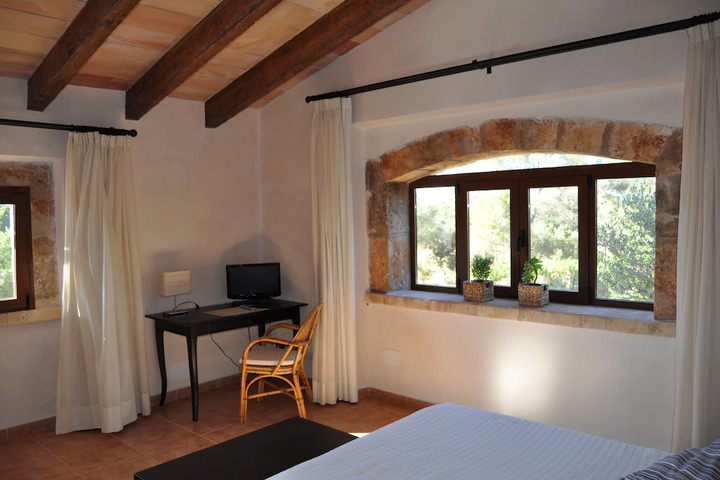 Room 5 of 8