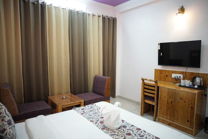 Room 9 of 21