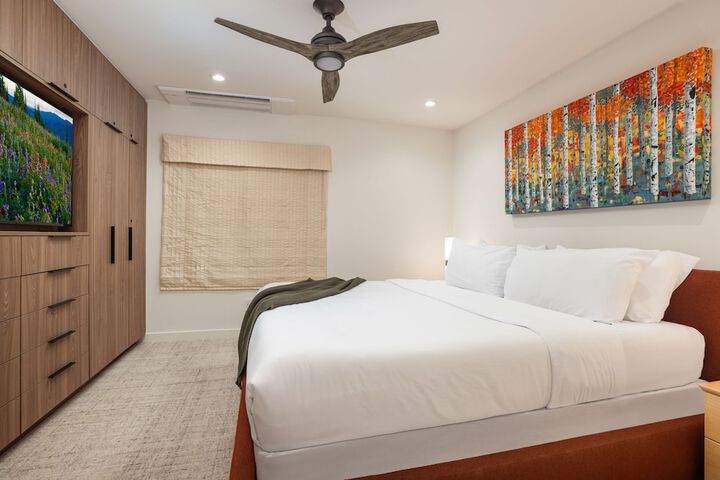 Room 43 of 176