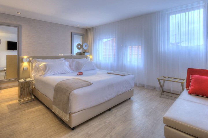 Room 5 of 64