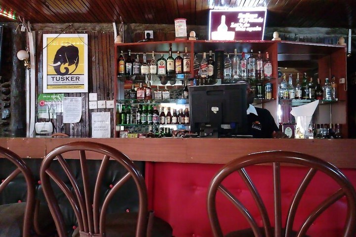Lounge 21 of 44