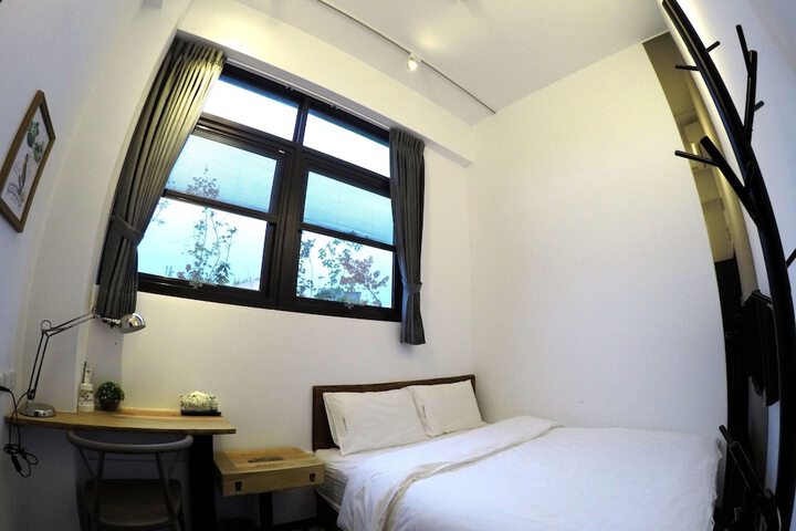 Room 32 of 142
