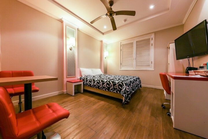 Room 9 of 47