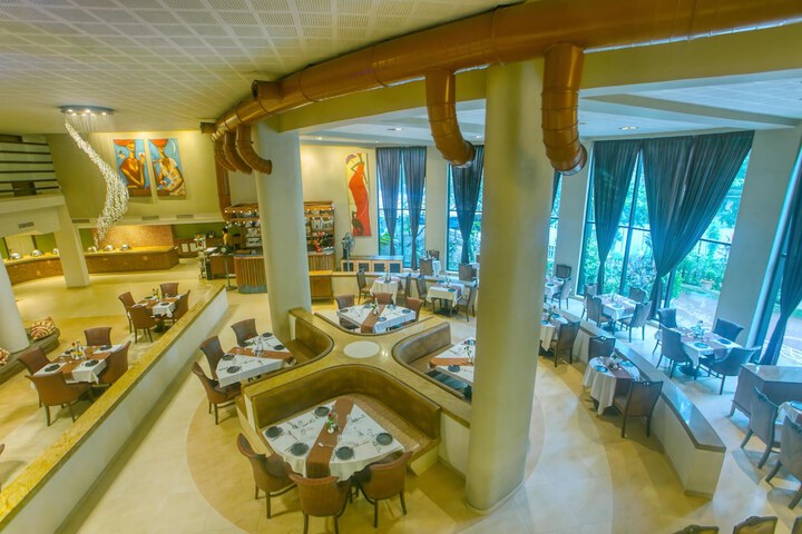 Dining 60 of 83
