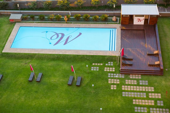 Hotel with Pool