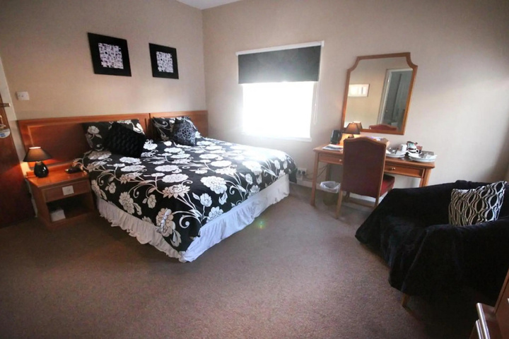 Room 3 of 7