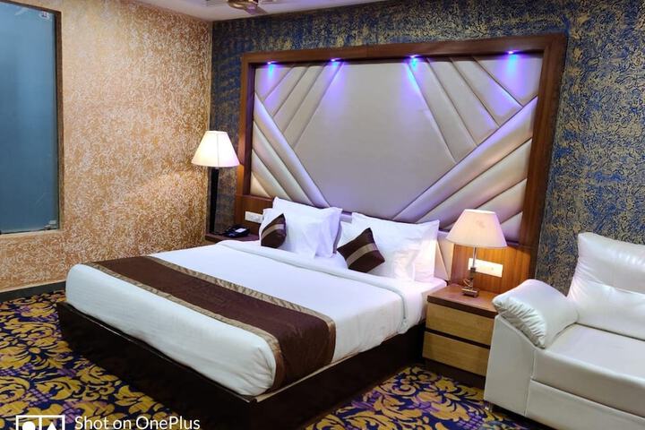 Room 4 of 43
