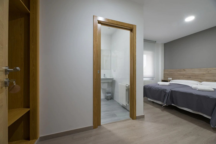 Room 6 of 10