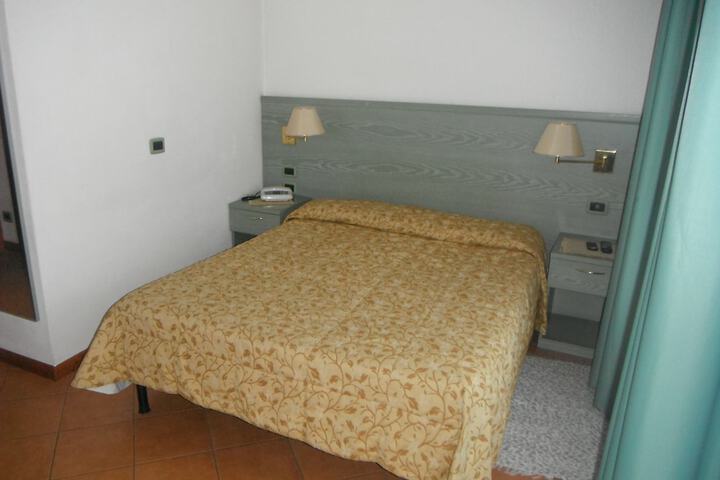 Room 4 of 79