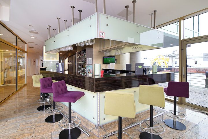 Lounge 50 of 70