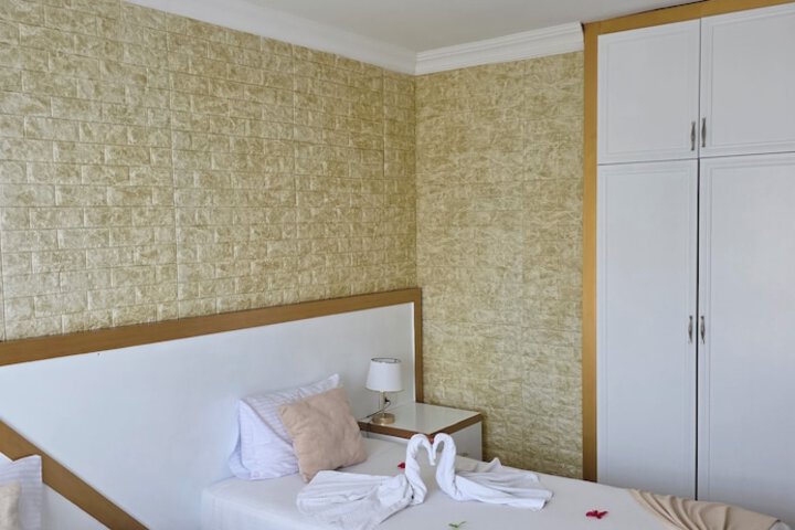 Room 23 of 107