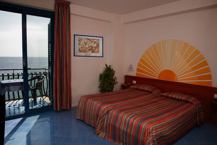 Room 5 of 16