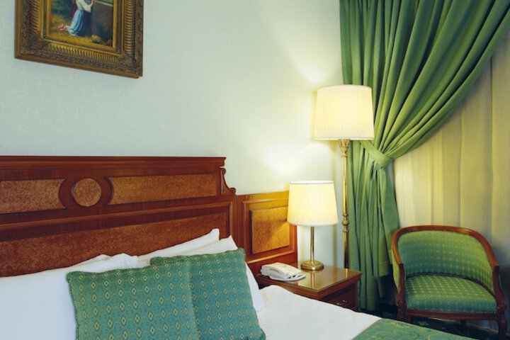 Room 7 of 42
