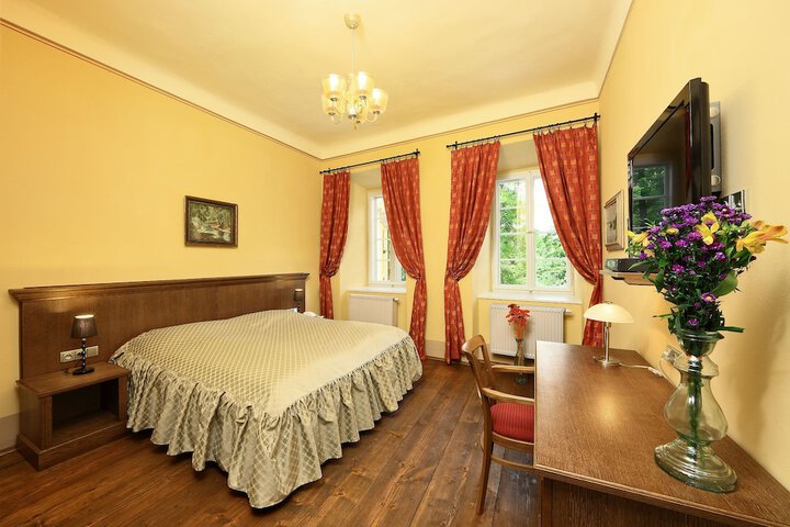 Room 4 of 39