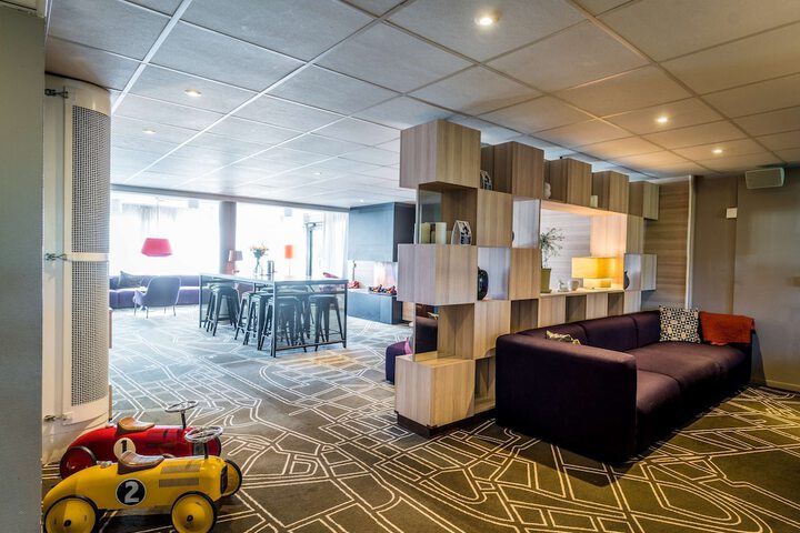 Guest Lobby