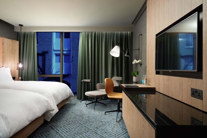 Room 52 of 127