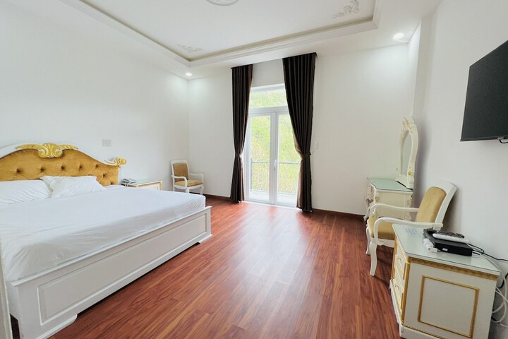 Room 8 of 22