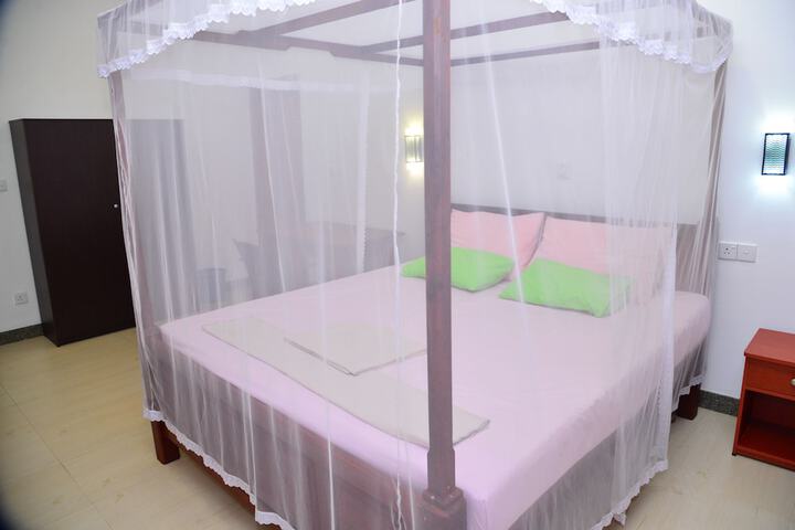 Room 13 of 22
