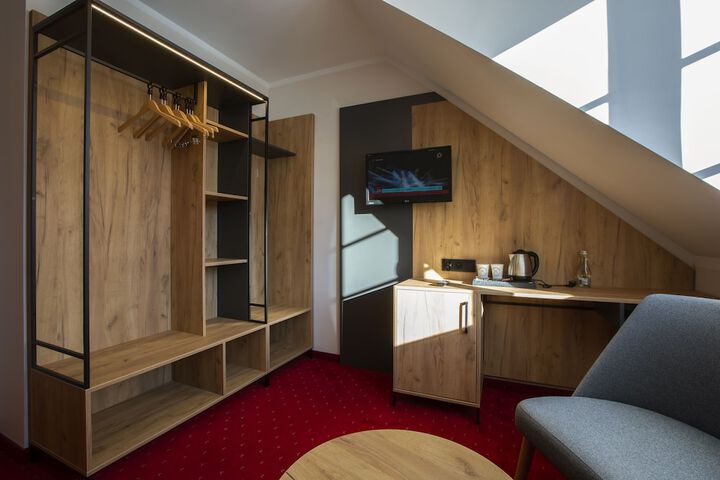 Room 30 of 49