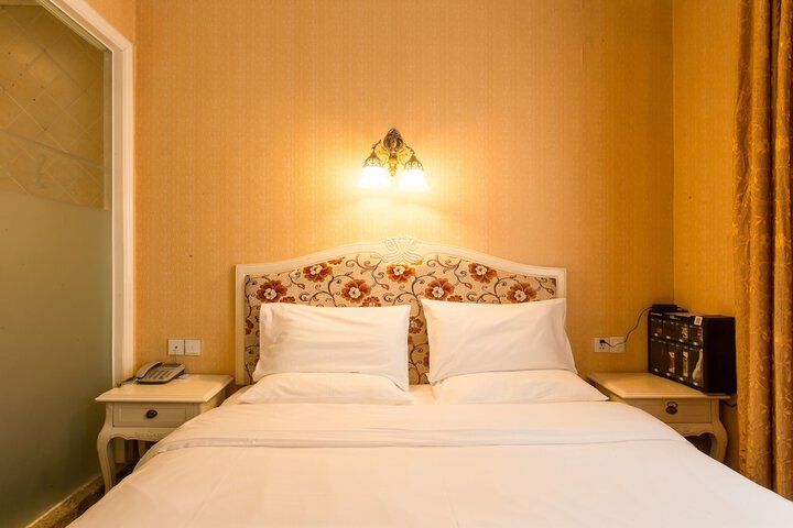 Room 14 of 22