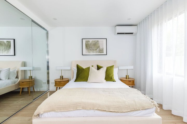 Room 4 of 72