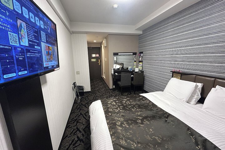 Room 8 of 26