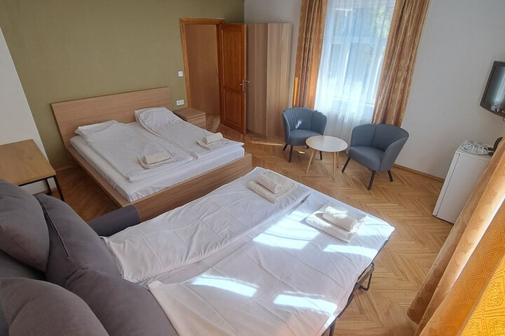 Room 10 of 60