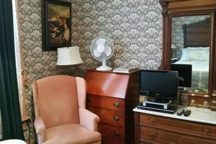 Room 4 of 26