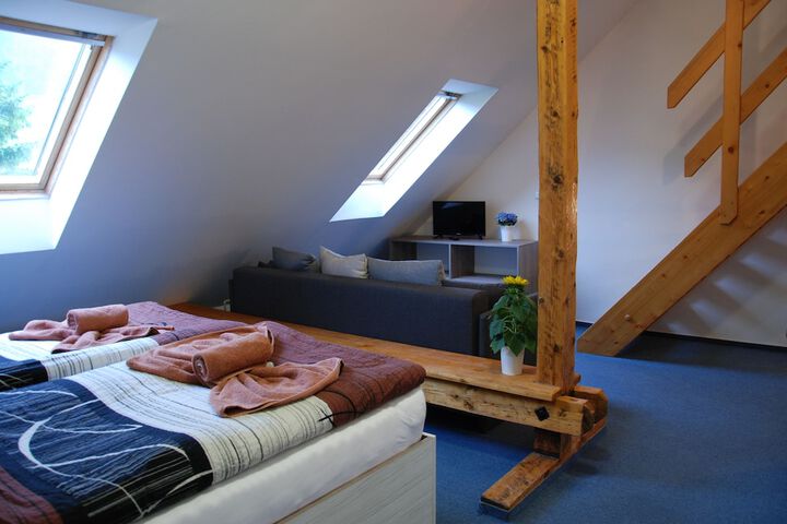Room 10 of 33