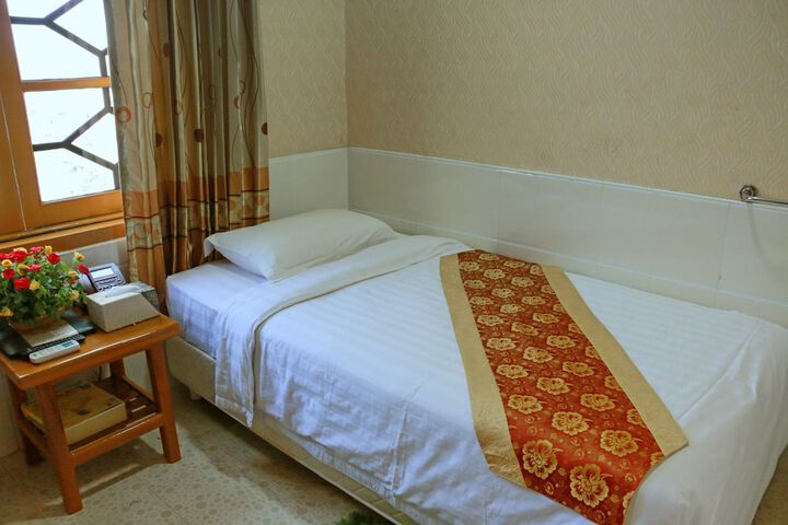 Room 9 of 35
