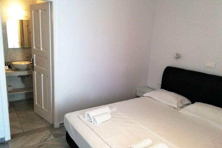 Room 37 of 103