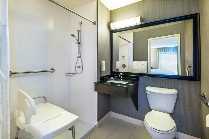 Room 44 of 62