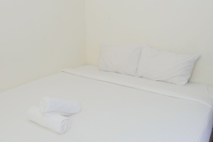 Room 12 of 28
