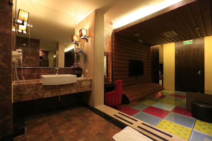 Room 8 of 51