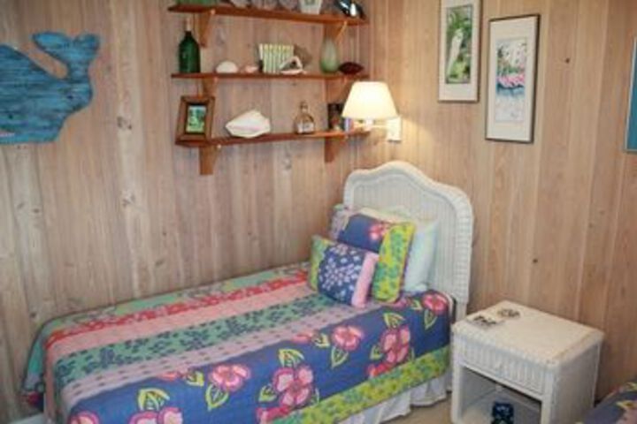 Room 9 of 35