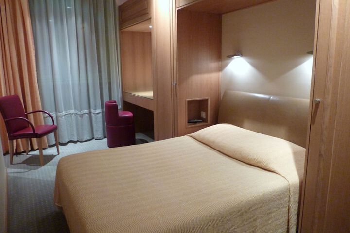 Room 11 of 40