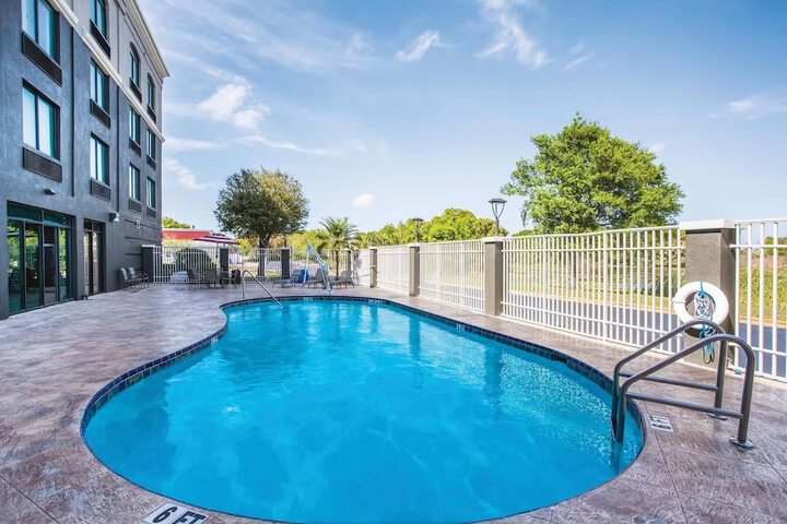 Hotel Pool