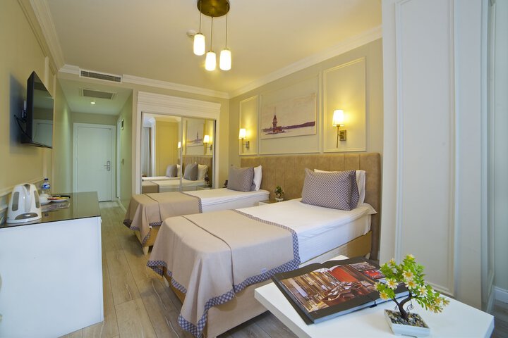 Room 9 of 38