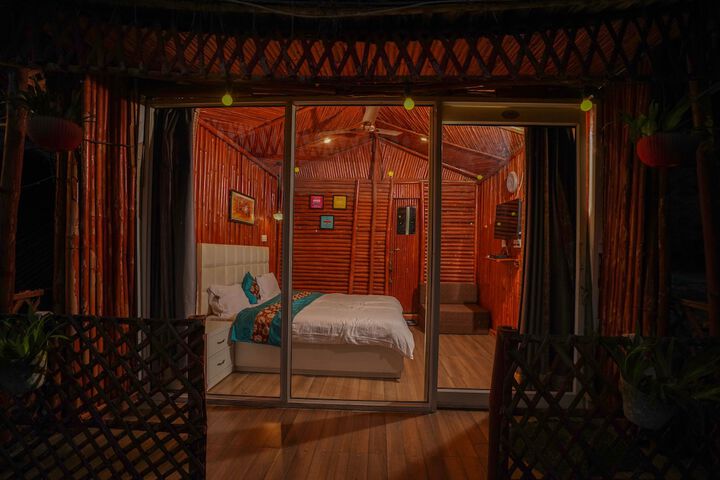 Room 7 of 28
