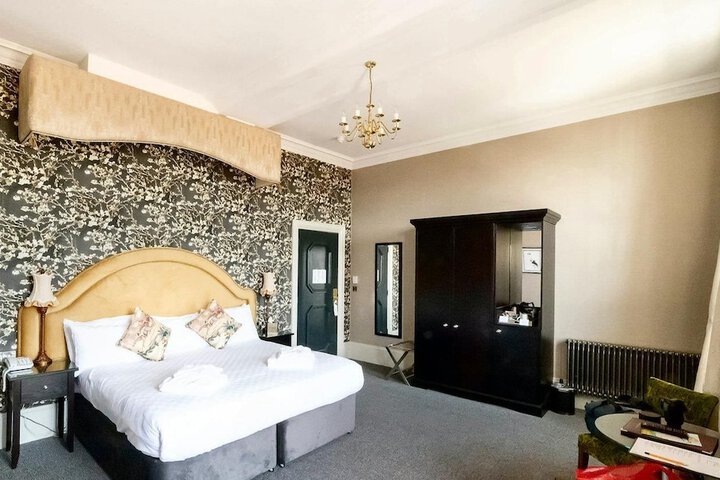 Room 7 of 94