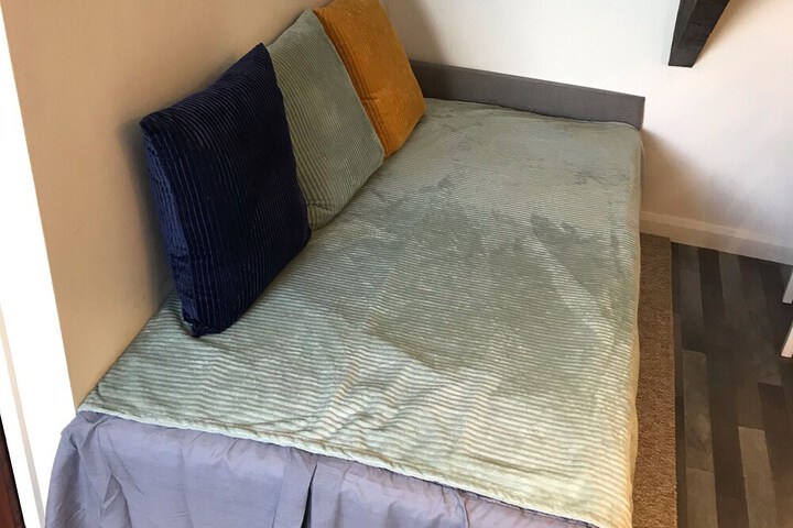 Room 2 of 80