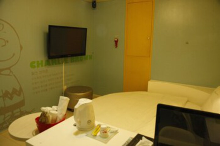 Room 23 of 53