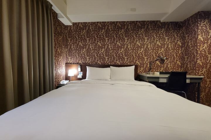 Room 18 of 38