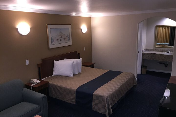 Room 11 of 66