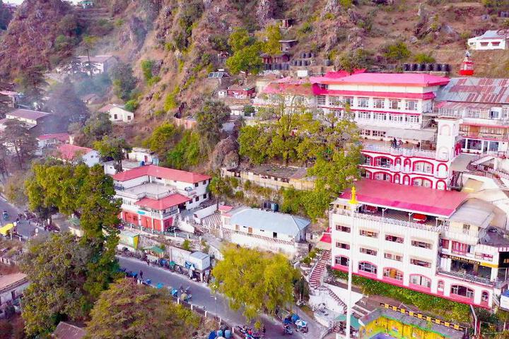 Calux Hill Queen (Formerly Amara at Mall Road with Free Parking)