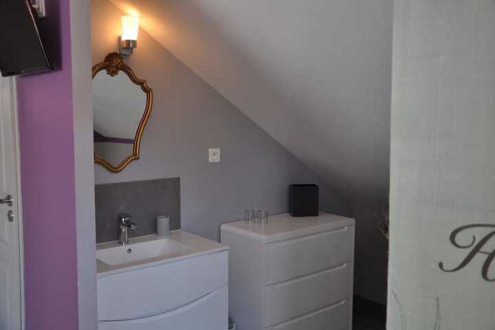 Room 30 of 35