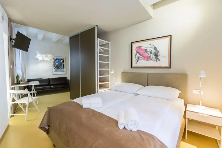 Room 7 of 15