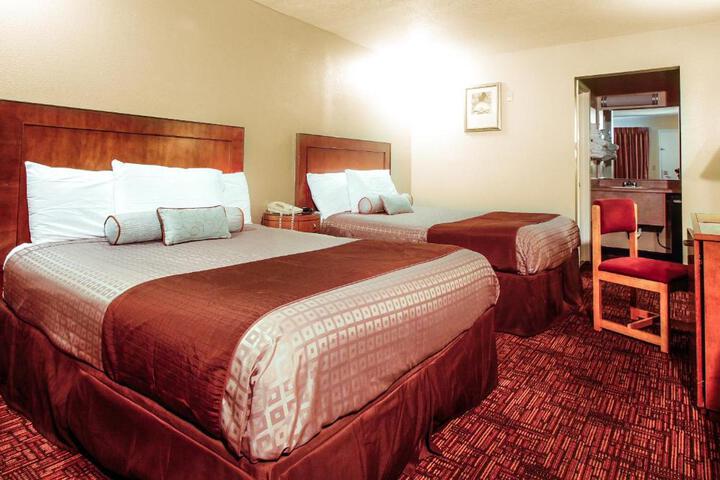 1 Queen Bed (2 of 16)